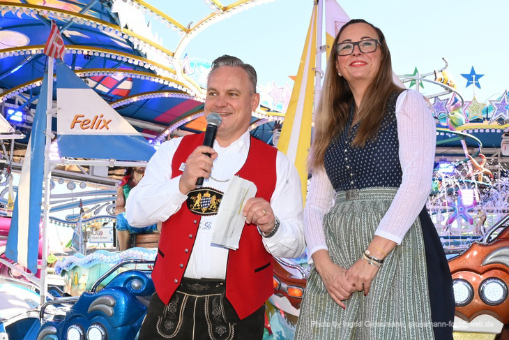 Presserundgang: Wiesnchef Christian Scharpf und Verena Krug vom Happy Sailor(©Foto: Ingrid Grossmann) 